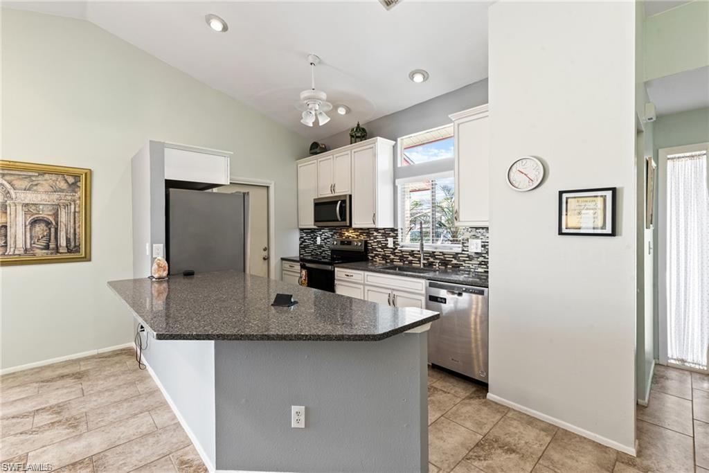 FOXMOOR LAKES - Residential Lease