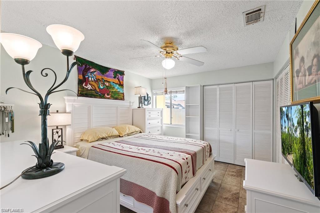 FOXMOOR LAKES - Residential Lease