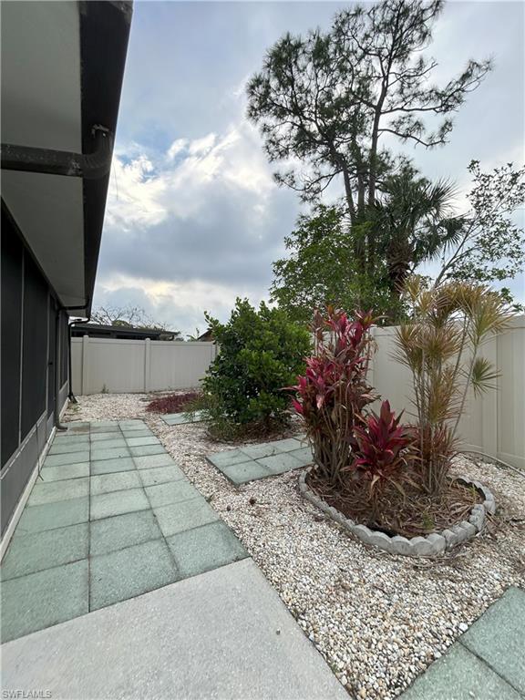 FOXMOOR LAKES - Residential Lease