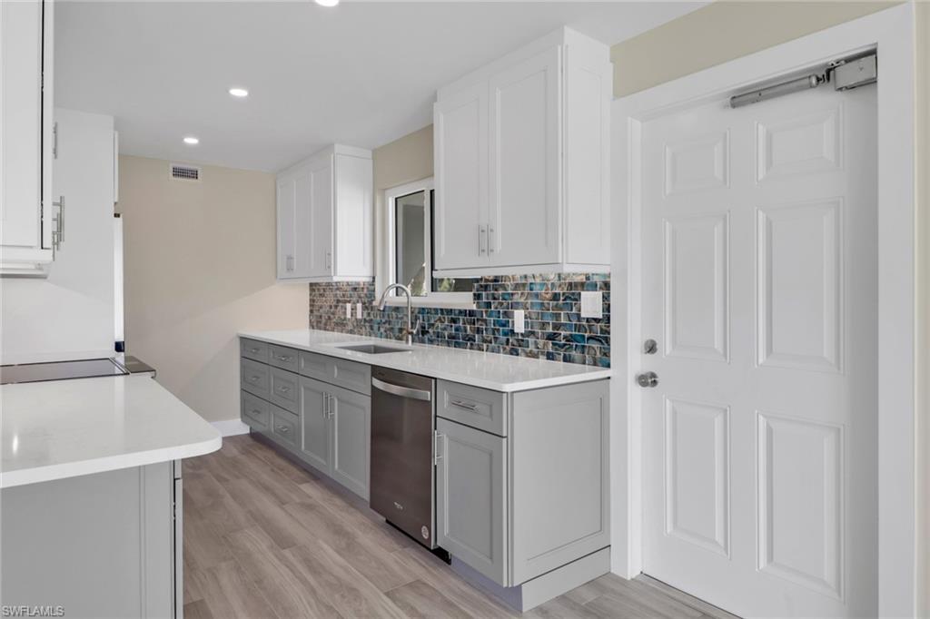 YACHT HARBOR MANOR - Residential Lease