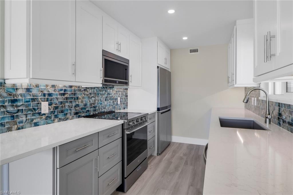 YACHT HARBOR MANOR - Residential Lease