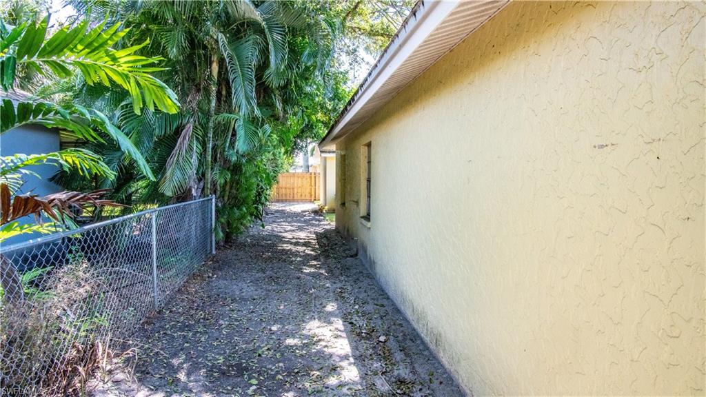 NAPLES PARK - Residential