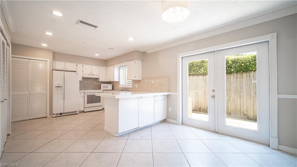 NAPLES PARK - Residential