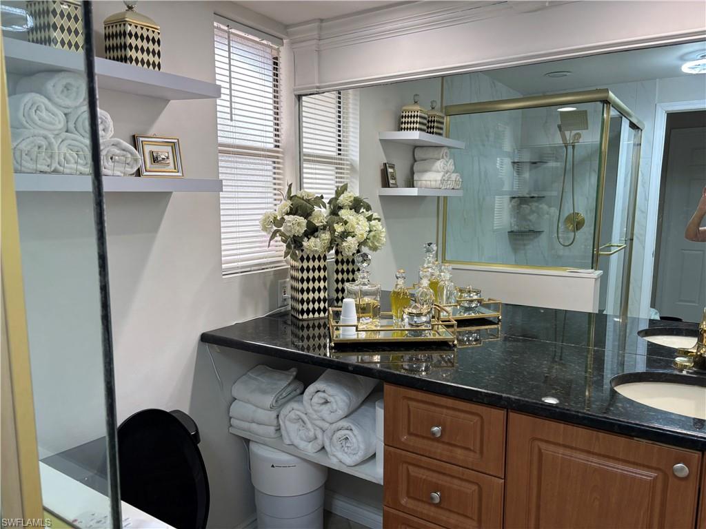 OAKES ESTATES - Residential Lease