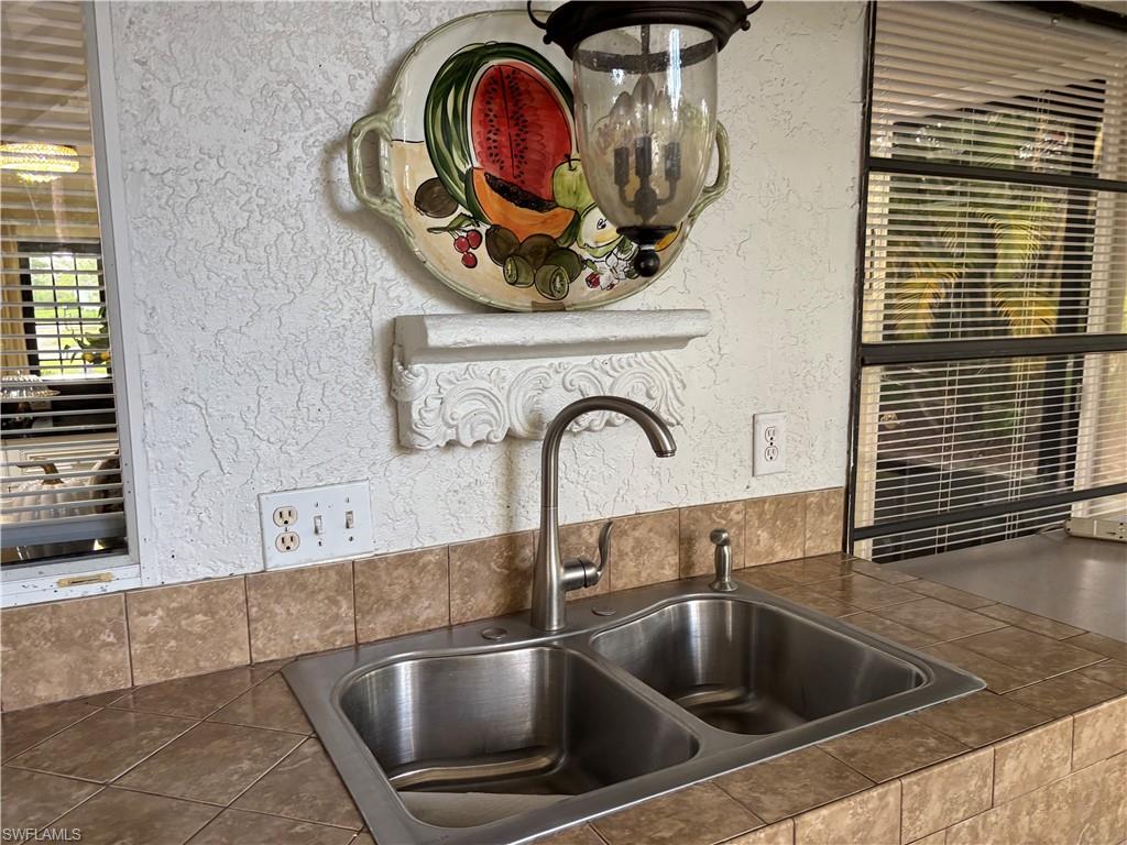 OAKES ESTATES - Residential Lease