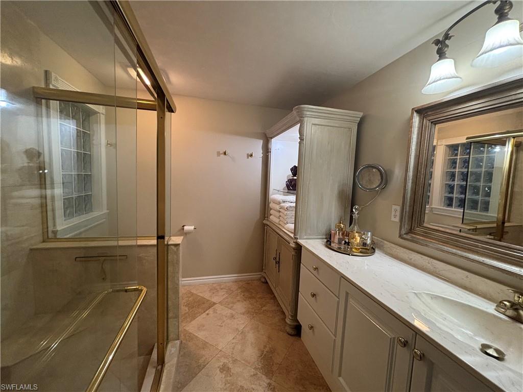 OAKES ESTATES - Residential Lease