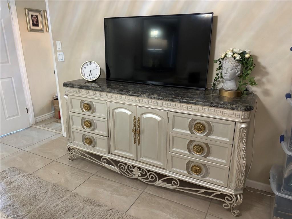 OAKES ESTATES - Residential Lease