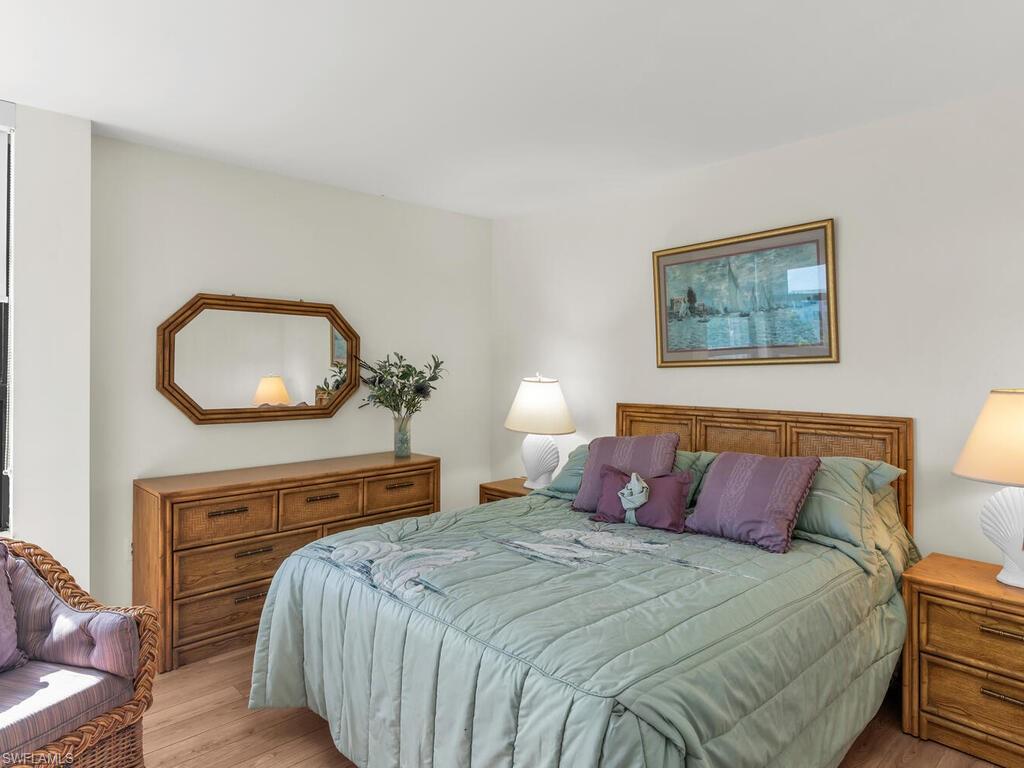 ROYAL SEAFARER - Residential