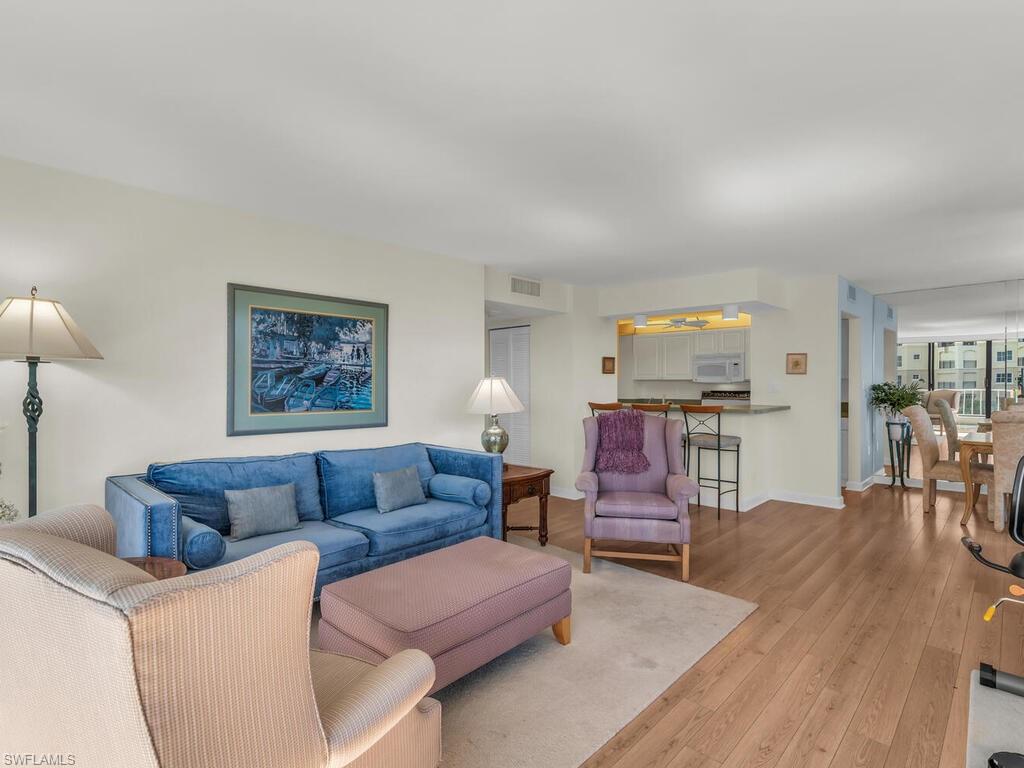ROYAL SEAFARER - Residential