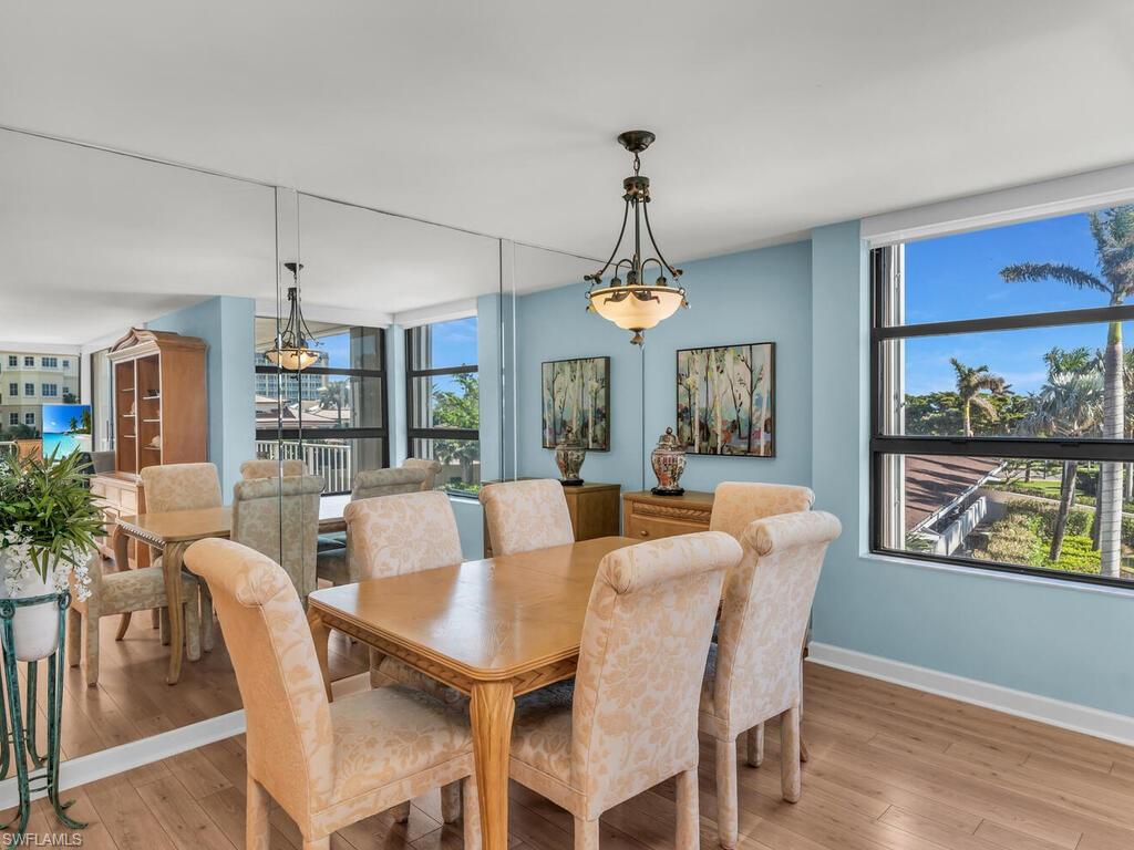 ROYAL SEAFARER - Residential
