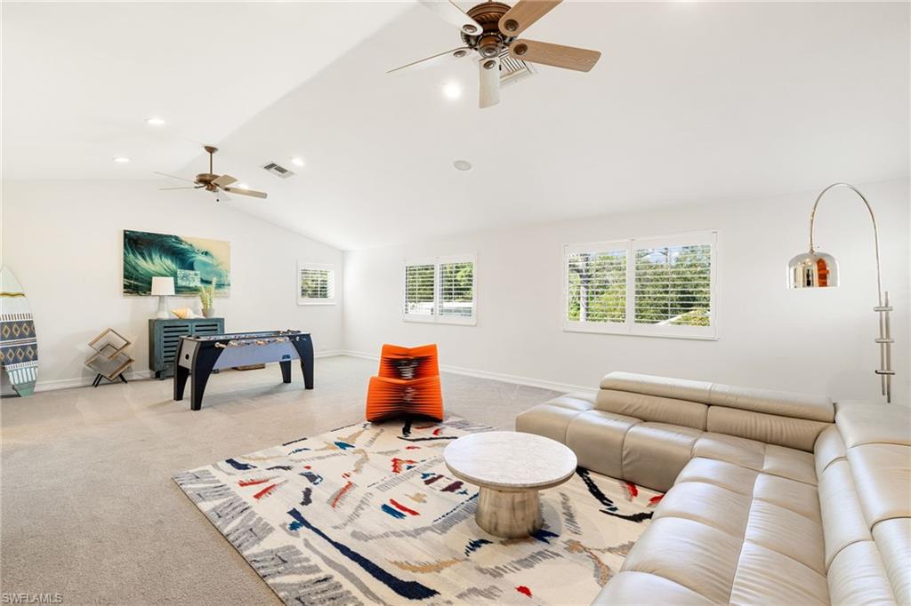 LIVINGSTON WOODS - Residential