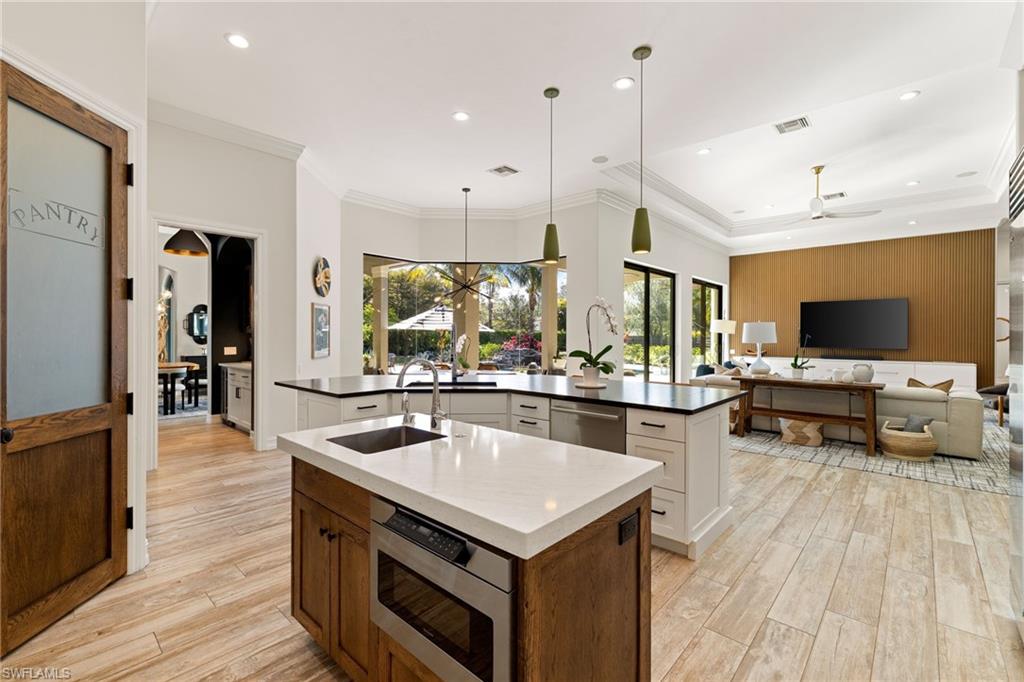 LIVINGSTON WOODS - Residential