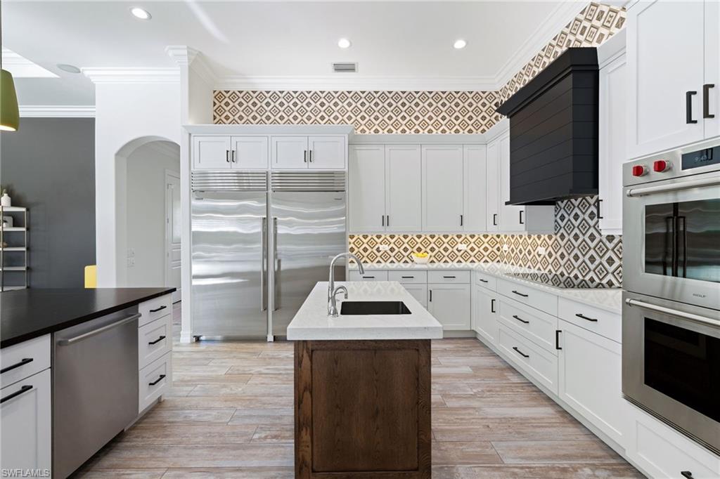 LIVINGSTON WOODS - Residential