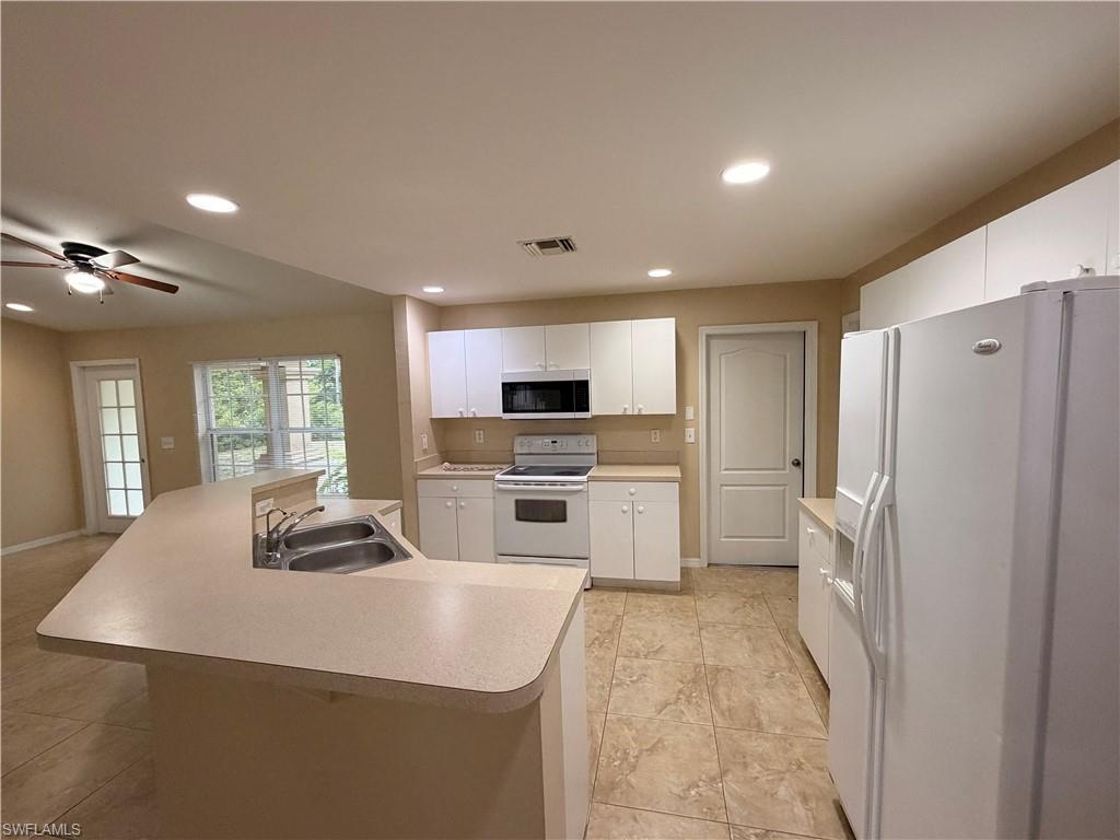 TWIN LAKE ESTATES - Residential Lease