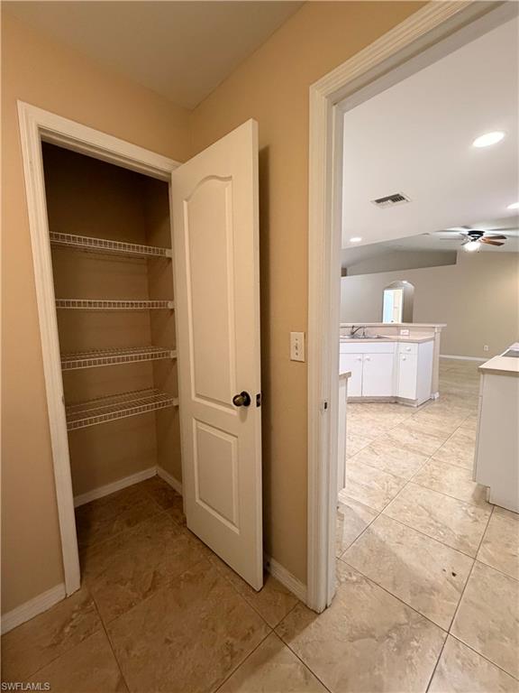 TWIN LAKE ESTATES - Residential Lease