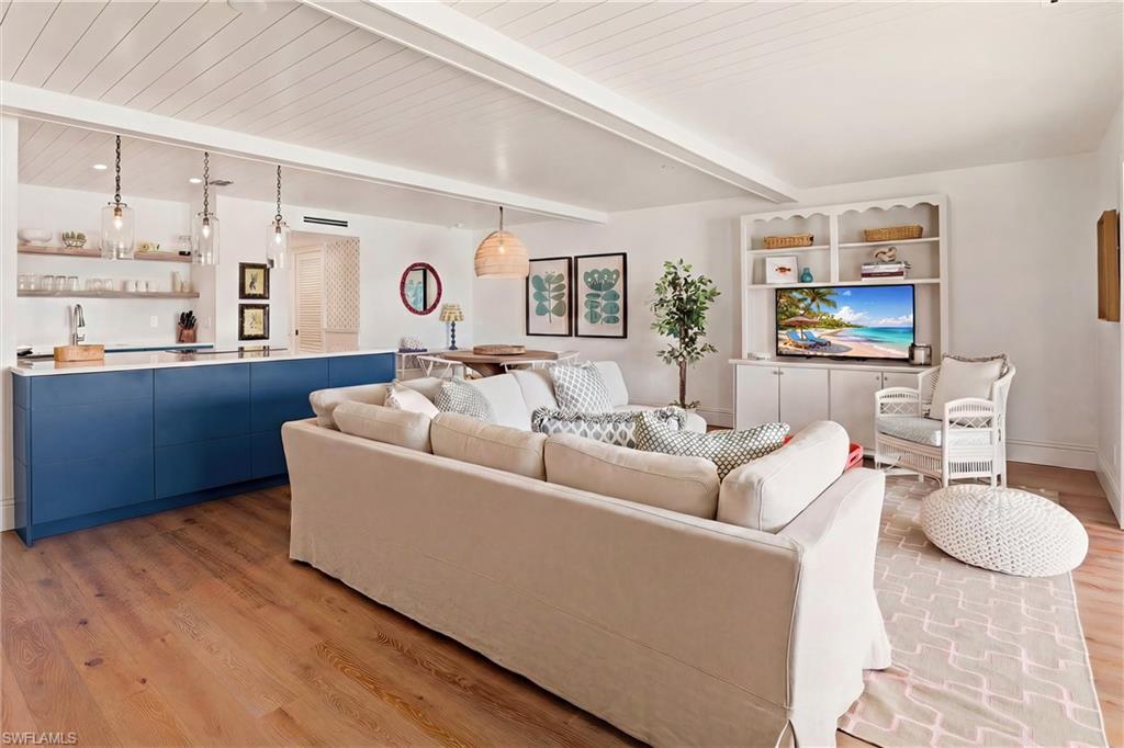 MOORINGS BAY APTS - Residential