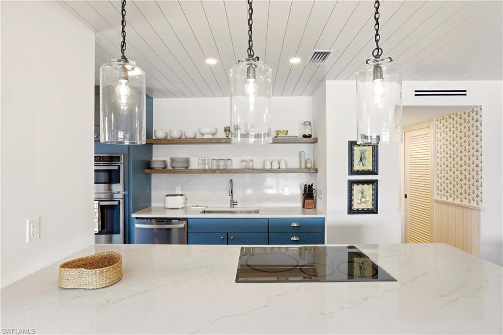 MOORINGS BAY APTS - Residential