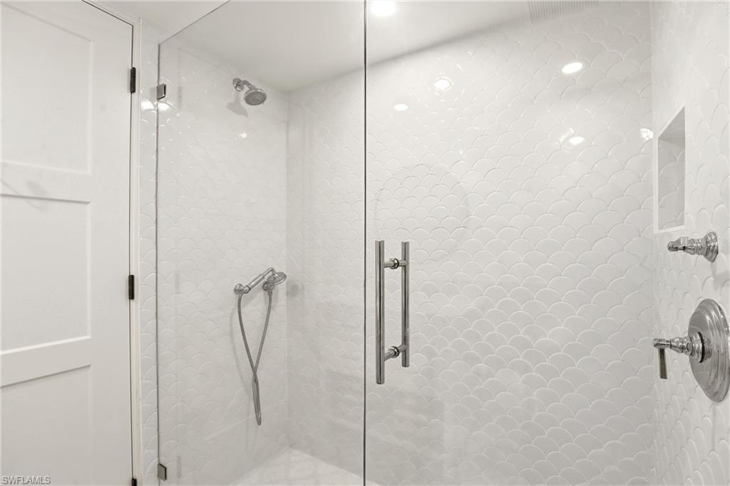 MOORINGS BAY APTS - Residential