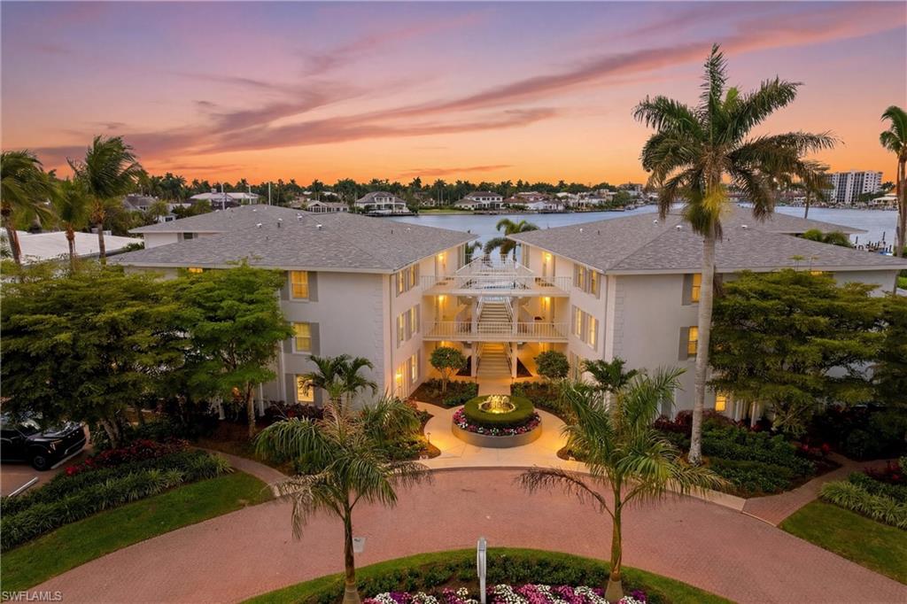 MOORINGS BAY APTS - Residential