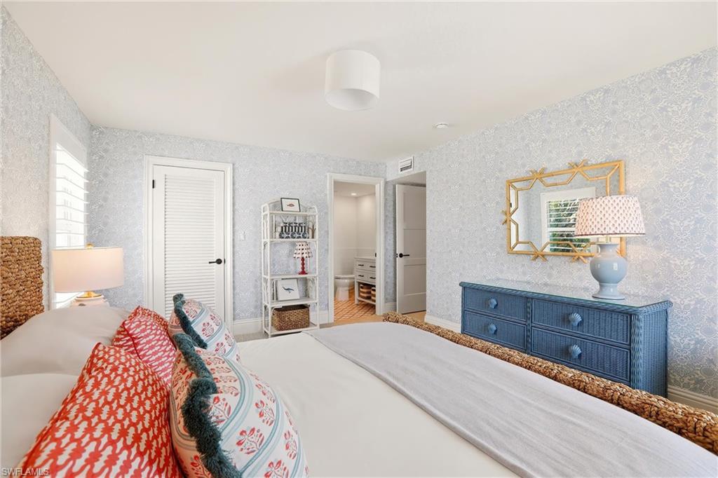 MOORINGS BAY APTS - Residential