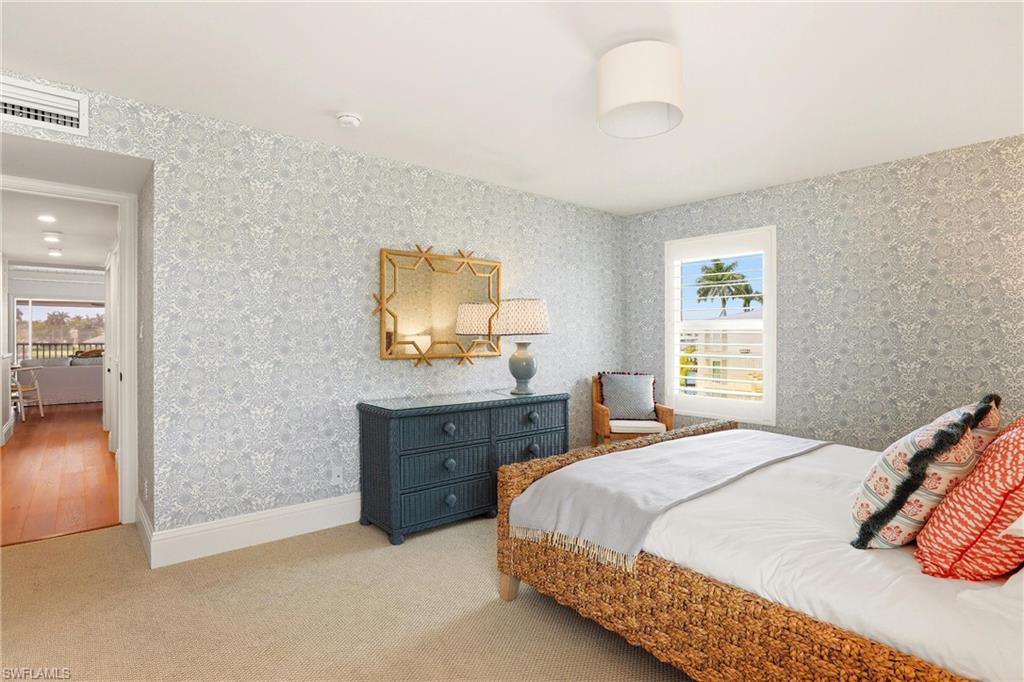 MOORINGS BAY APTS - Residential