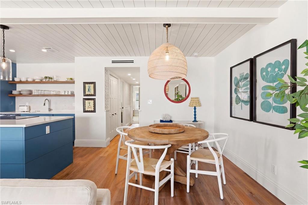 MOORINGS BAY APTS - Residential