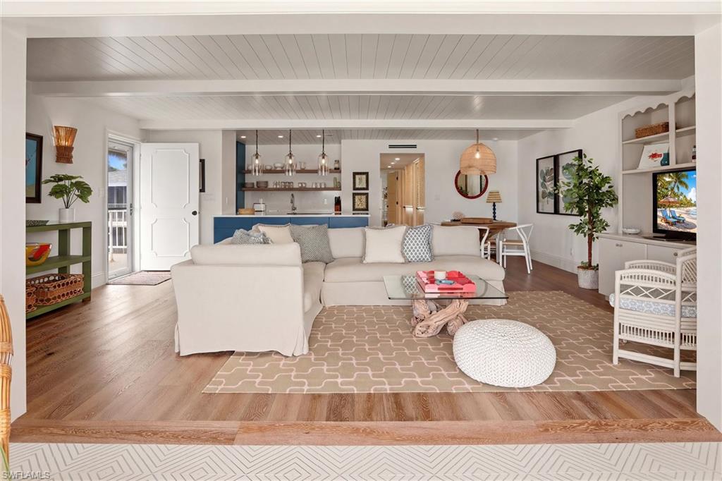 MOORINGS BAY APTS - Residential