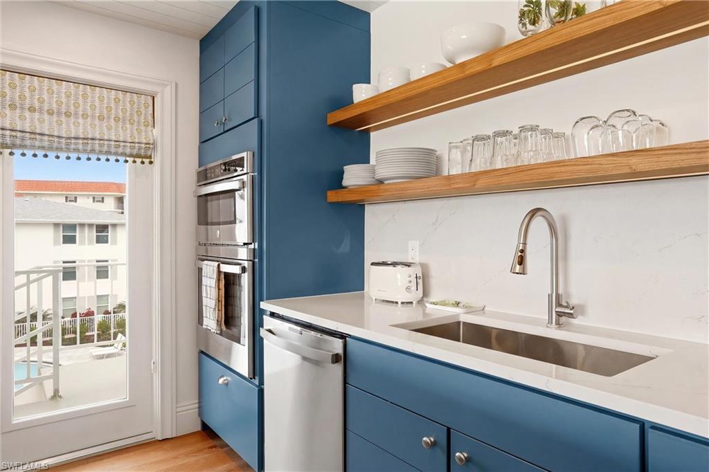 MOORINGS BAY APTS - Residential