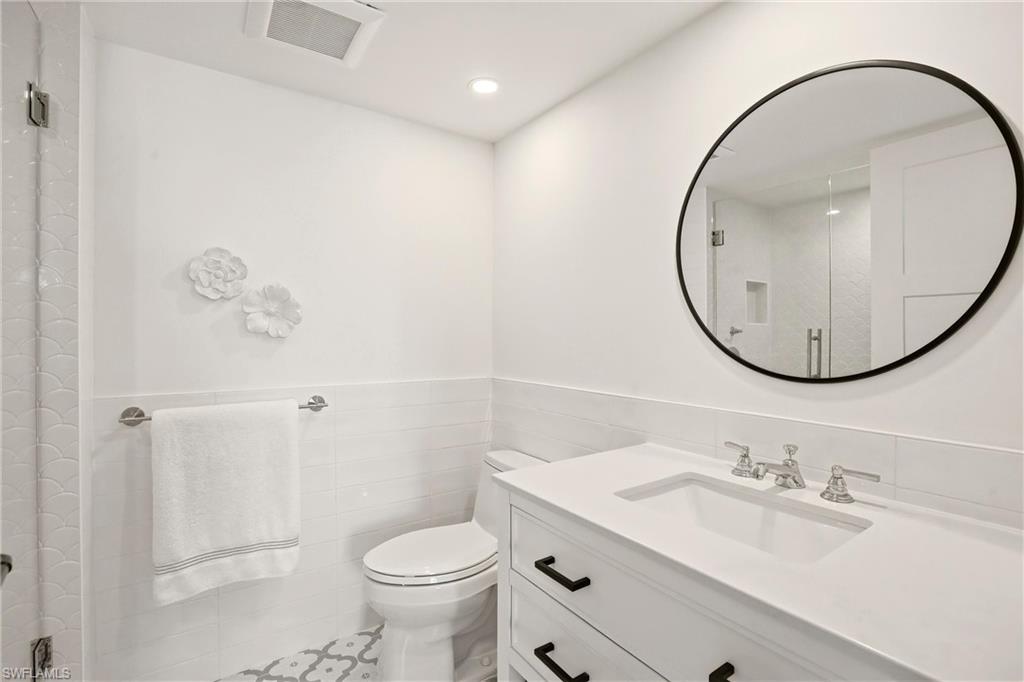 MOORINGS BAY APTS - Residential