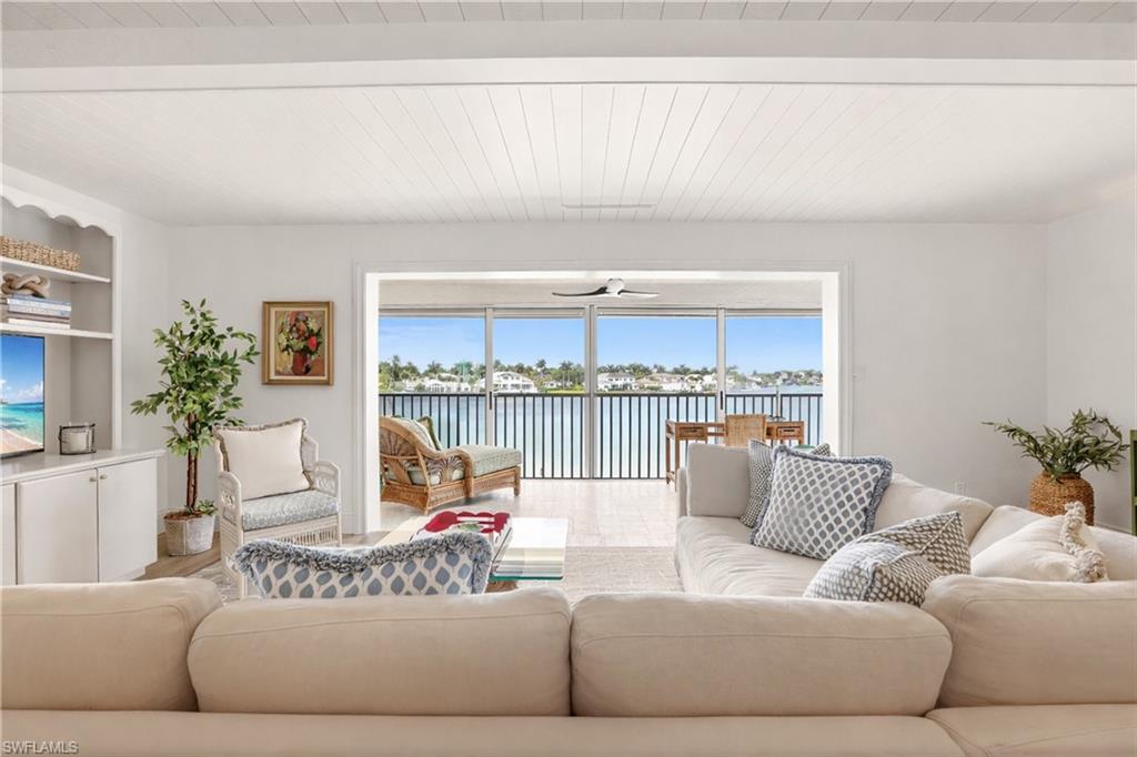 MOORINGS BAY APTS - Residential