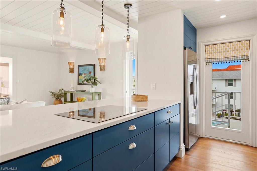 MOORINGS BAY APTS - Residential