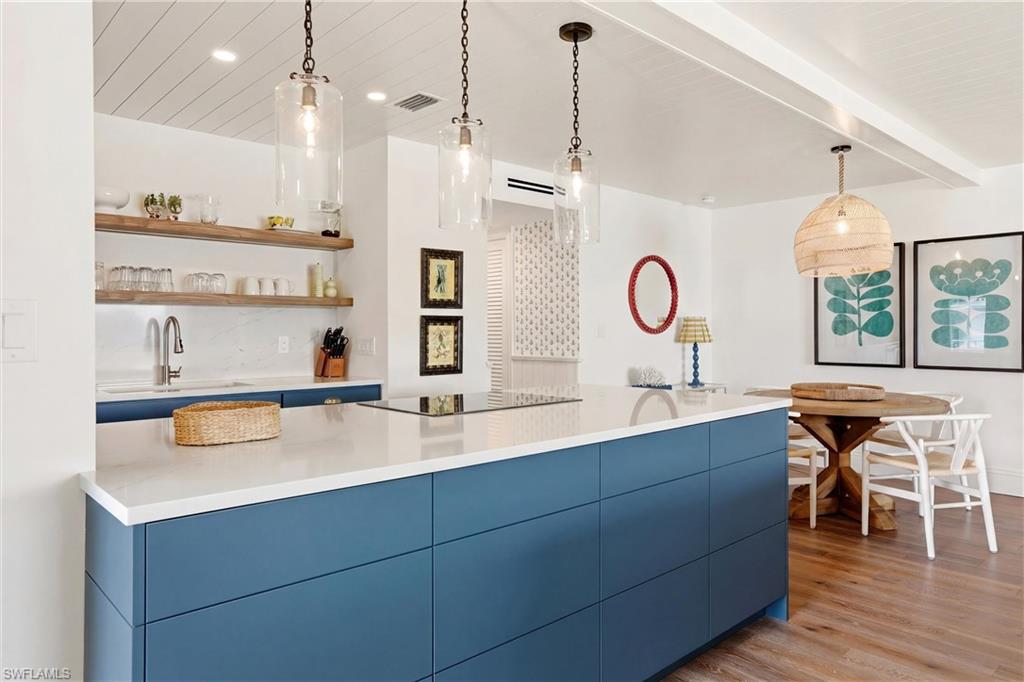 MOORINGS BAY APTS - Residential