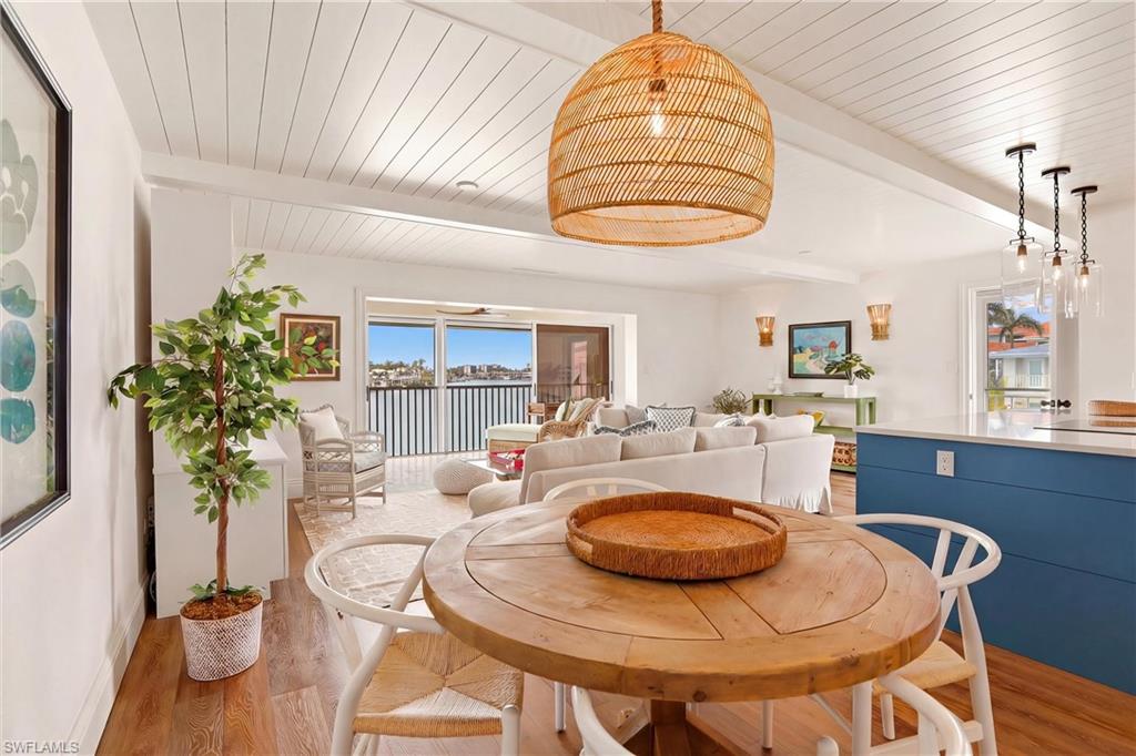 MOORINGS BAY APTS - Residential