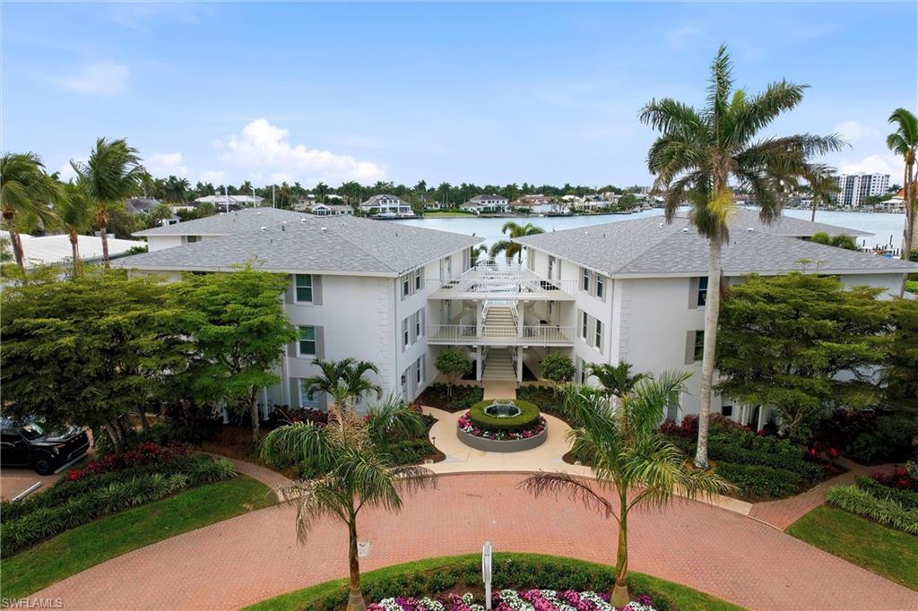 MOORINGS BAY APTS - Residential