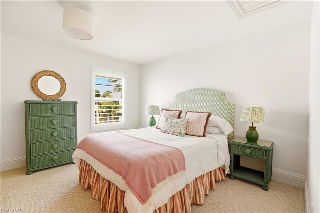 MOORINGS BAY APTS - Residential