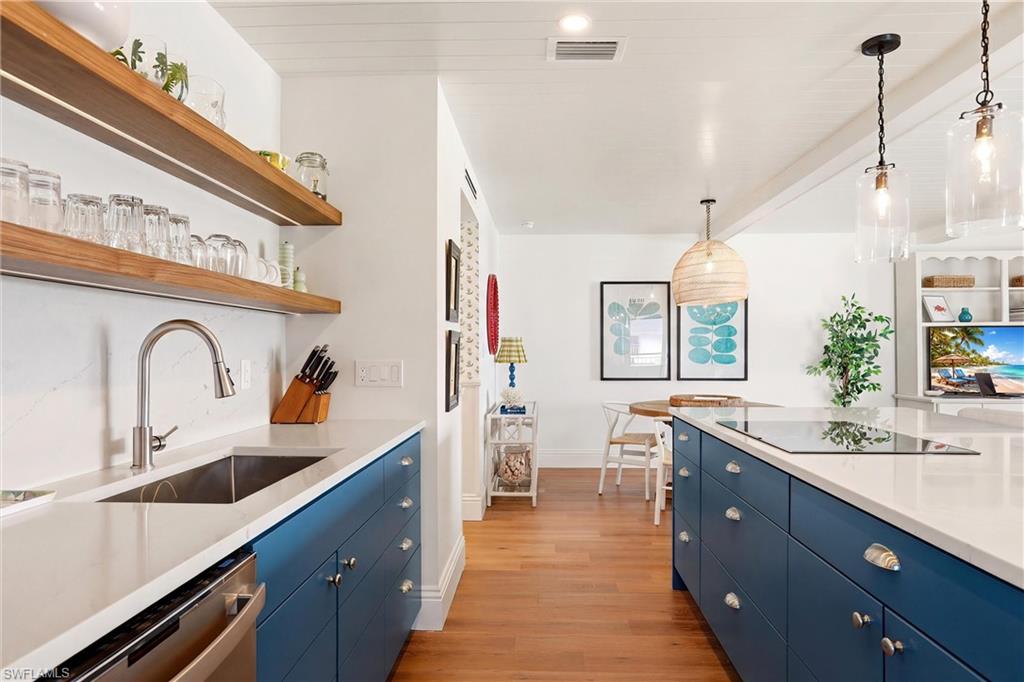 MOORINGS BAY APTS - Residential