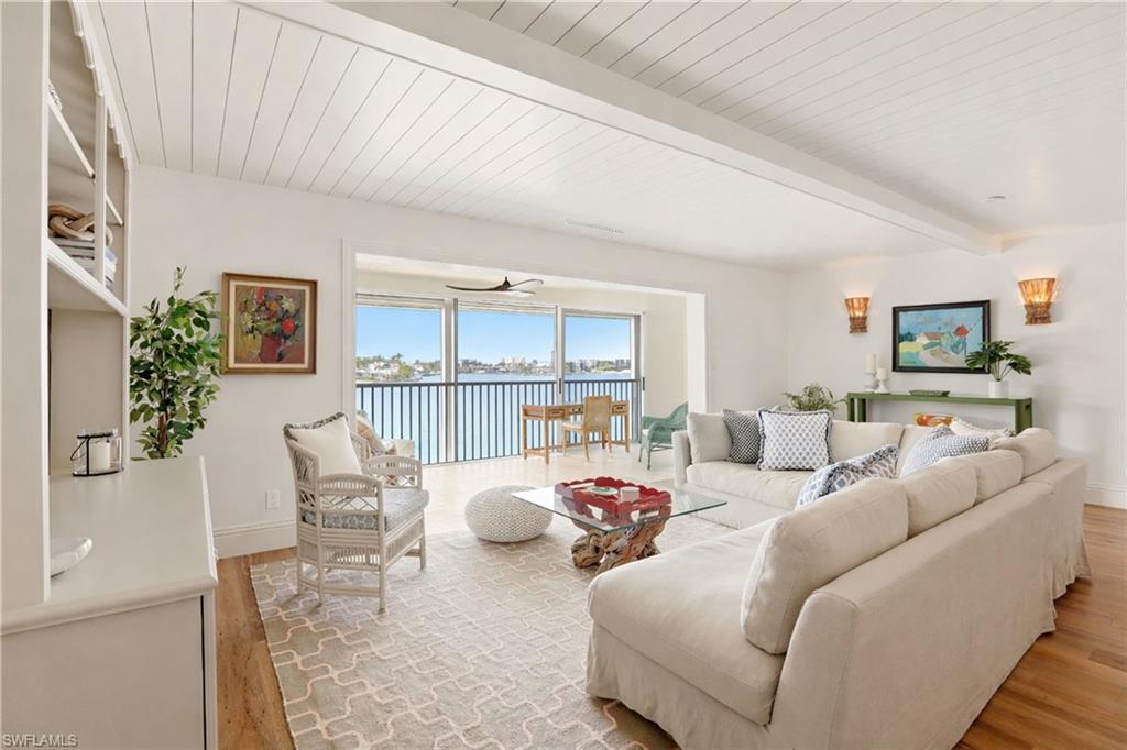 MOORINGS BAY APTS - Residential