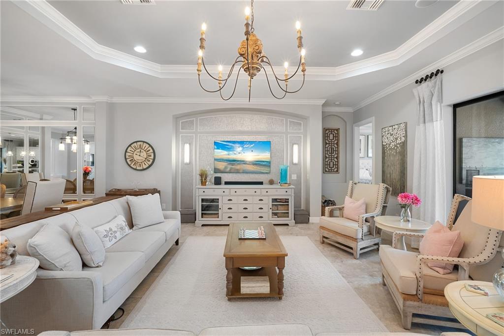 COUNTRY CLUB - Residential