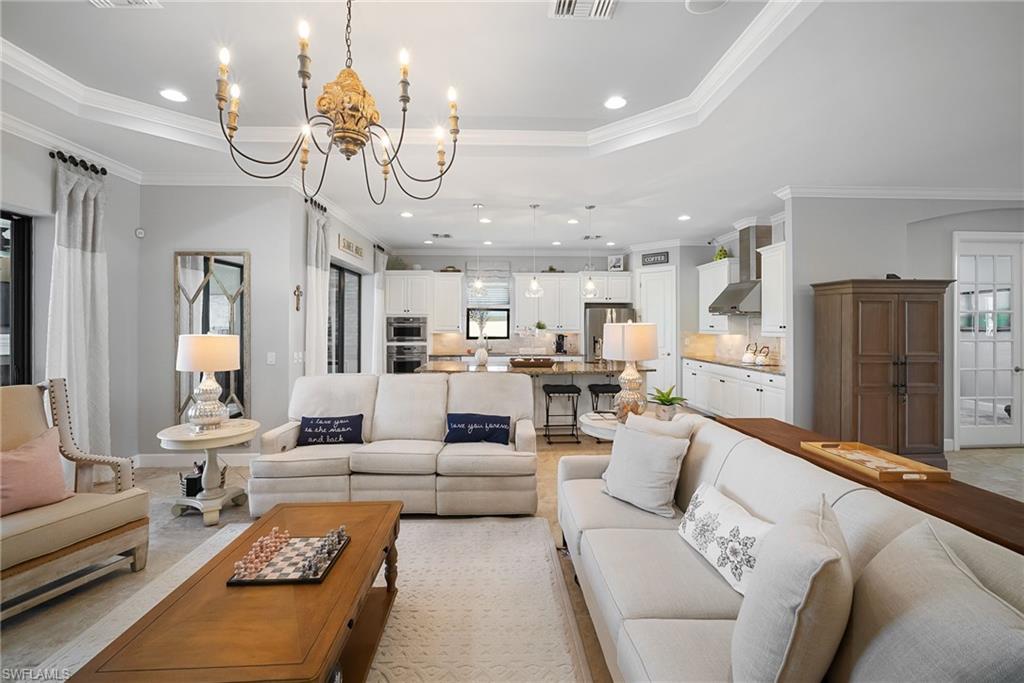 COUNTRY CLUB - Residential