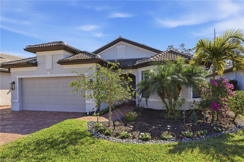 WINDING CYPRESS - Residential