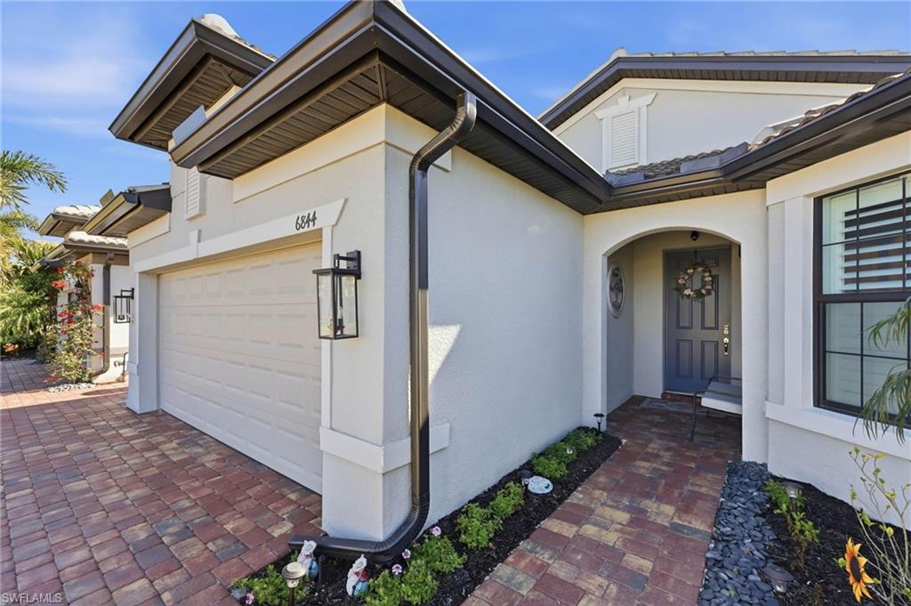 WINDING CYPRESS - Residential