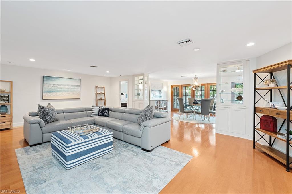 MOORINGS - Residential