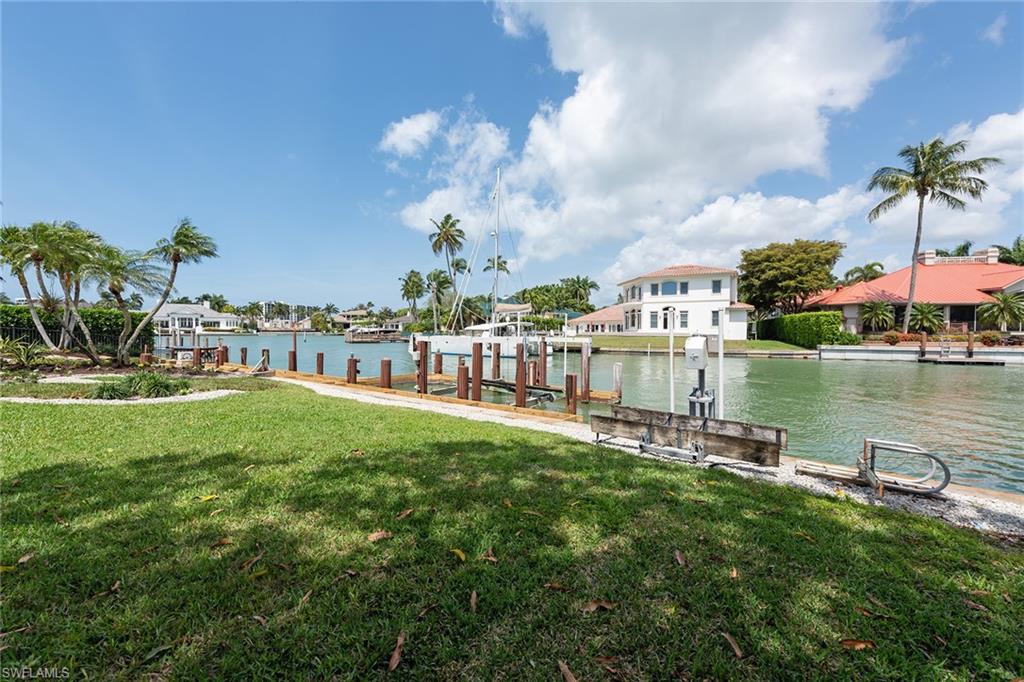 MOORINGS - Residential