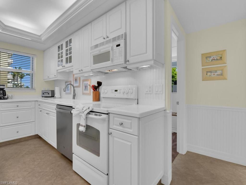 Photo of 140 Seaview CT #206S, MARCO ISLAND, FL 34145 (MLS # 226020507)
