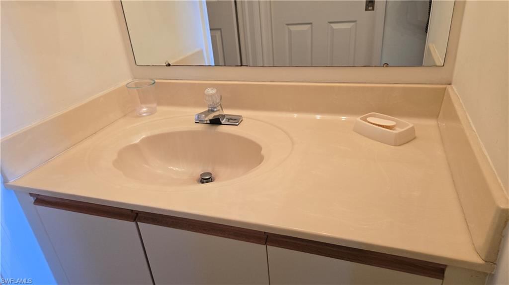 ANDOVER SQUARE - Residential