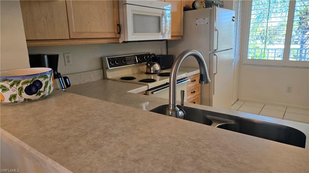 ANDOVER SQUARE - Residential