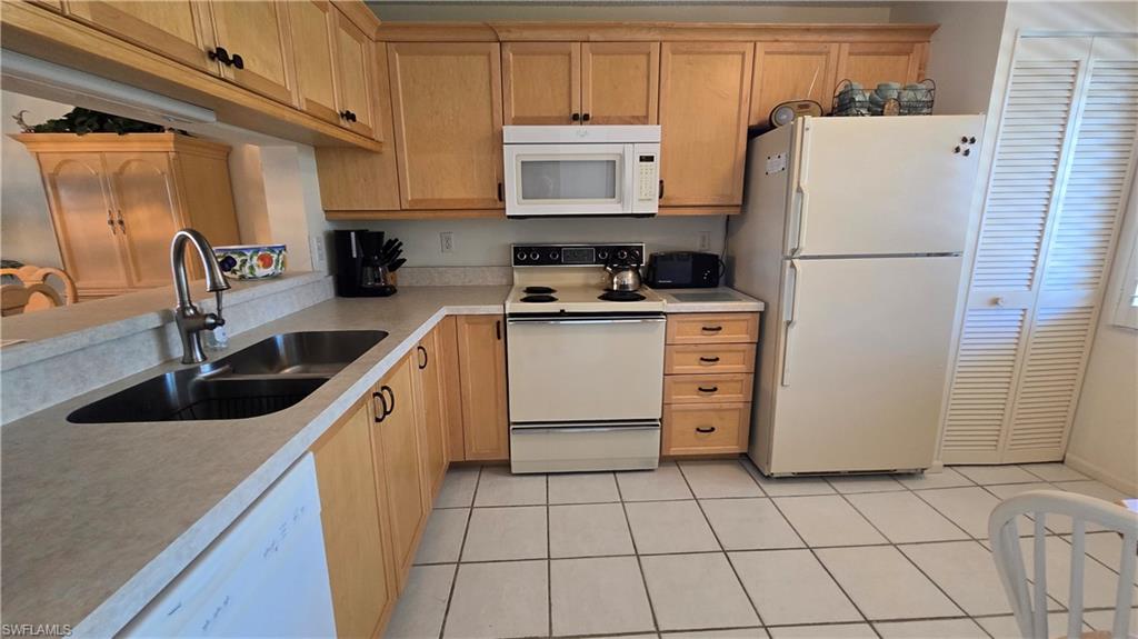 ANDOVER SQUARE - Residential