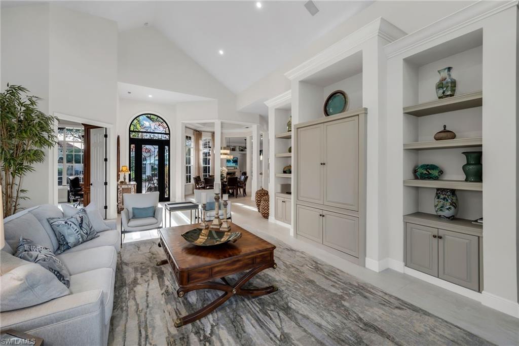 MIRA LAGO - Residential