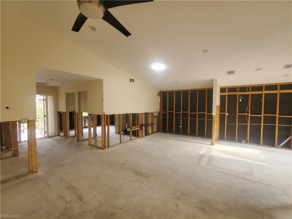 ROYAL WOODS - Residential