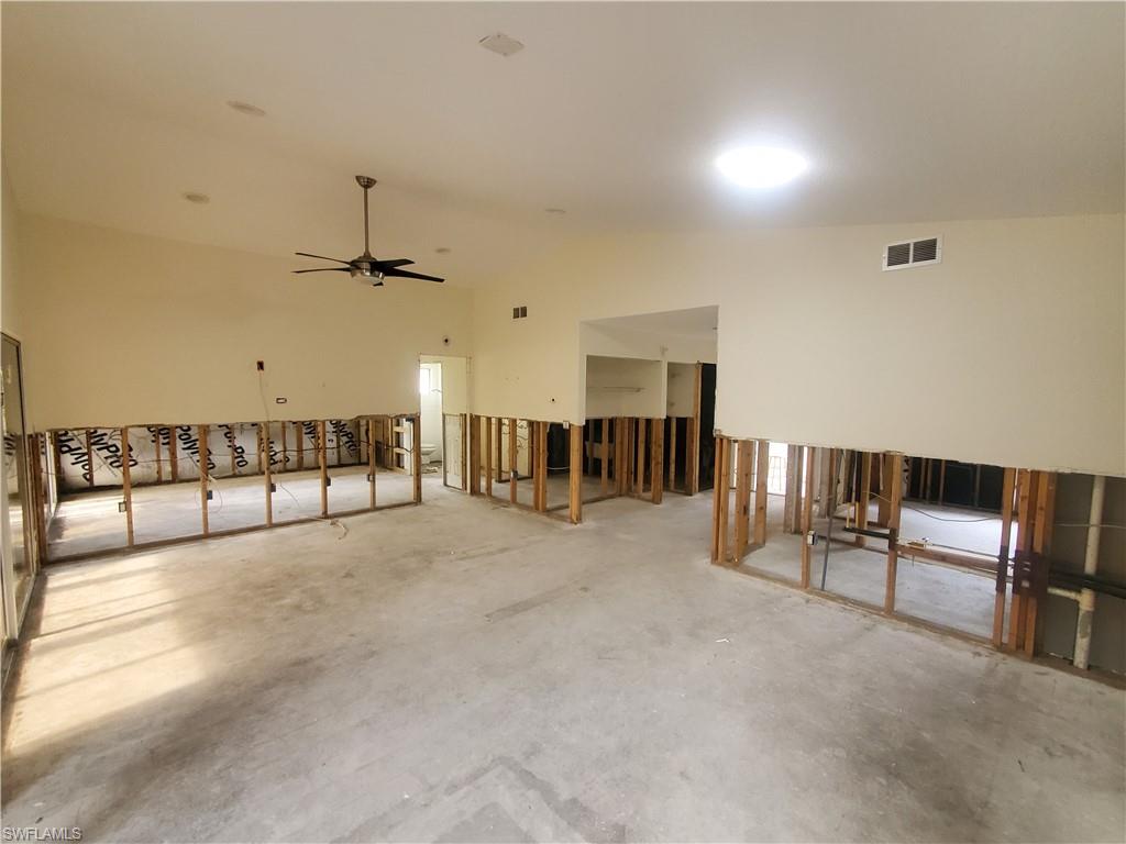 ROYAL WOODS - Residential